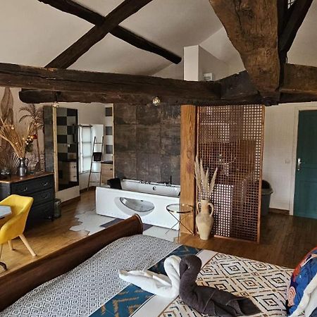 Suite Penthouse Romantique, Confolens, Charente Екстериор снимка