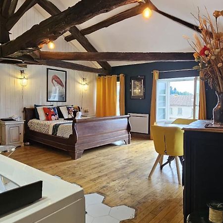 Suite Penthouse Romantique, Confolens, Charente Екстериор снимка