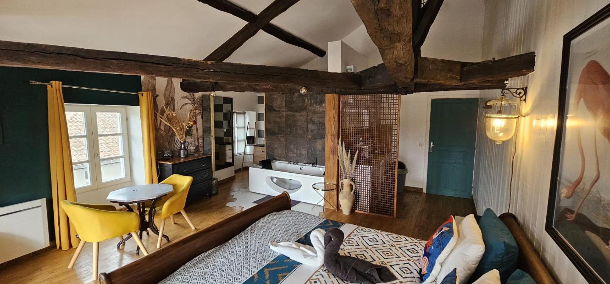 Suite Penthouse Romantique, Confolens, Charente Екстериор снимка