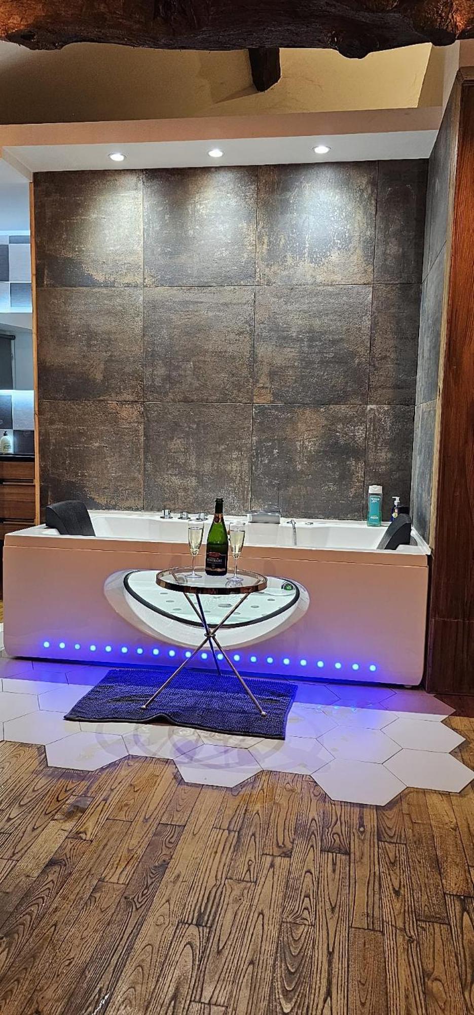 Suite Penthouse Romantique, Confolens, Charente Екстериор снимка